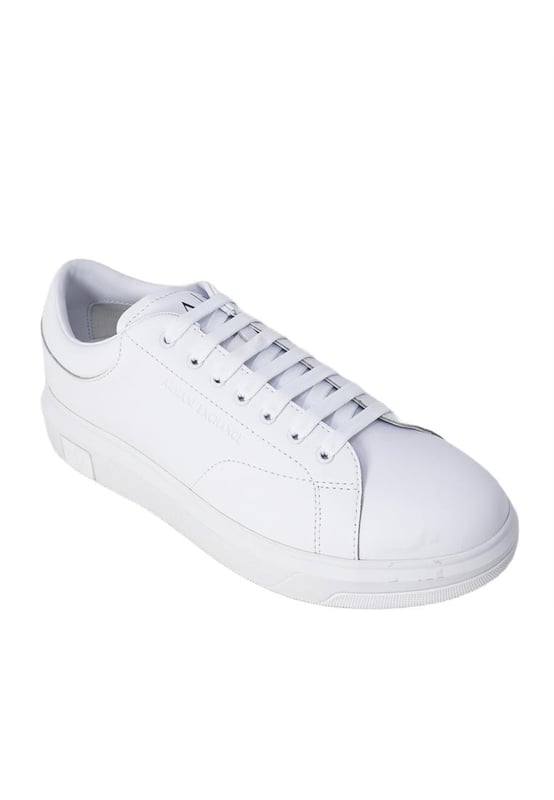 Marca: Armani Exchange.
  Genero: Hombres.
  Tipo: Zapatillas.
  Temporada: Primavera/Verano.
  Color: Blanco.
  Cierre: Cordones.
  Composicion: 100% piel.
  Material: Cuero.