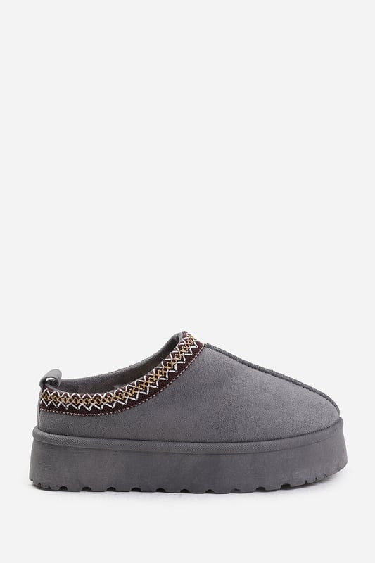 Stay stylish and comfortable all day with our Freeze Flatform Embroidered Low Ankle Slipper Boots. These boots are a perfect addition to your footwear collection, featuring a chic design that you can dress up or down.
Key Features:


Effortless Style: The sleek and minimalist design of these boots ensures that they complement almost any outfit you wear. They are perfect for dressing up or down and exude casual elegance that adds an extra flair to your style.

All-Day Comfort: Our boots are built with your comfort in mind. They feature a soft and comfortable interior lining that provides maximum comfort, ensuring you can wear them for long periods with ease.

Durable Construction: Our Low Ankle Slipper Boots are made with high-quality materials that ensure long-lasting durability. They feature a sturdy construction and reliable stitching that makes them practical and sustainable for everyday use.

Specifications:

Material: Faux Suede
Closure: Slip On
Heel height: 1 inch
Toe shape: Round

Invest in our Allegra Flatform Embroidered Low Ankle Slipper Boots for a perfect combination of style and comfort. Enjoy the joy of comfort with every step you take. Get yours today and step out with confidence and style!