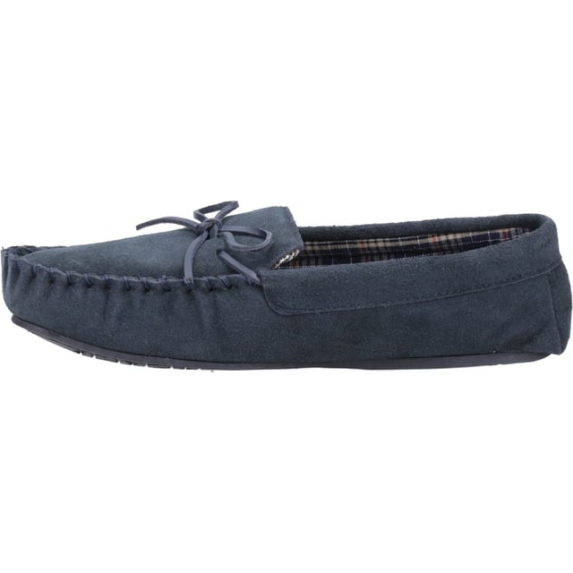 Hush Puppies Clyde Wildleder Herren Navy Hausschuhe Ein bequemer, leicht zu tragender Slipper im Loafter-Stil mit Obermaterial aus echtem Wildleder, weichem, atmungsaktivem Futter und einer Einlegesohle aus Memory Foam, die den ganzen Winter über für Gemütlichkeit sorgt.