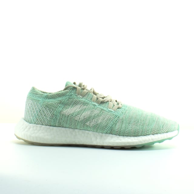 Adidas PureBoost Womens Green Entrenadores La parte superior ligera y flexible de punto se adapta al movimiento natural del pie
Opos con cierre de cordón para un ajuste seguro
El impulso energizado distintivo proporciona la amortiguación más receptiva
Anterior más ancho y talón reforzado dan estabilidad al tomar bordillos y esquinas
La suela exterior de goma el estiramiento se flexiona bajo los pies para un viaje energizado
Recomendado para: carrera en la calle y la ciudad
Marca de firma adidas en relieve