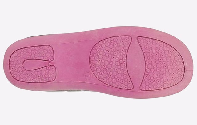 Designed for wear in and around the house, these women's Isla slippers from Sleepers boast a soft microfibre upper and lining, with a sumptuous memory foam cushioning underfoot.
- Microfibre upper
- Memory foam footbed
- Soft microfibre lining
- Slip on design
- Rubber Sole