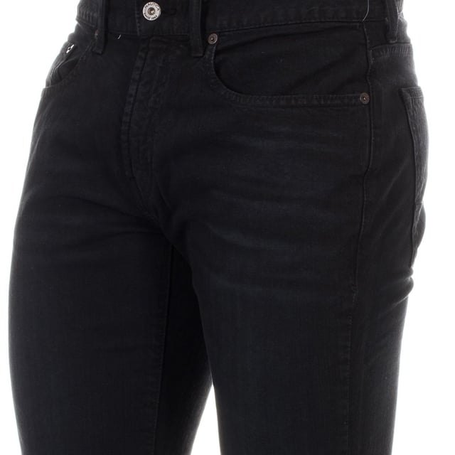 Pantalón tejano largo Nautica.
Color Negro denim.
Cierre de botón y cremallera, en el frontal.
Dos bolsillos abiertos y mini bolsillo, en el frontal.
Dos bolsillos abiertos, en la parte trasera.
Etiqueta personalizada por la firma, en el lateral de la cinturilla trasera.
Corte recto.
Tejido cómodo y transpirable.
Costuras vistas a tono.

Composición:  99% Algodón. - 1% Elastano. 

Instrucciones de lavado:
- Lavar máximo a 30ºC.
- Planchar a media temperatura, máx. 110ºC.
- No permite usar secadora.
- No usar lejía.
- No admite el  lavado en seco.