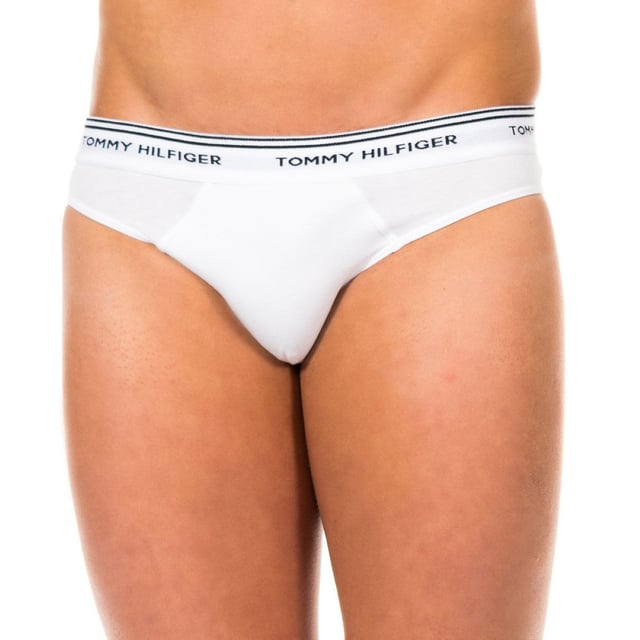 Pack-3 Slips breathable fabric and anatomical front 1U87902156 man Tommy Hilfiger 3-pack briefs.
Made of elastic cotton.
Black elastic rubber waistband, with the brand name embroidered.
Comfortable and breathable fabric.
Anatomical front, with the ability to hold without squeezing.
Seams seen in tone.
Composition: 93% Cotton, 7% Elastane
Care:
-Wash at max temperature. 40ºC.
-Do not use bleach.
-Supports dry cleaning.
-Allows you to use a dryer.
-Iron at max temperature. 130ºC.