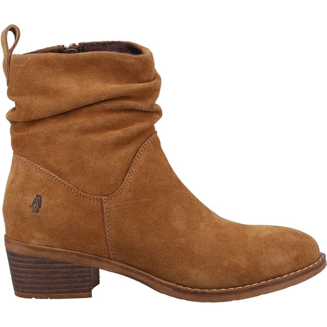 De Iris laars is een super stijlvolle keuze voor koudere dagen, met zijn gerimpelde details en klassieke vorm, evenals onze WorryFree waterbestendige bovenkant en zachte fleece voering zie je er op je best uit terwijl je comfortabel en warm blijft.