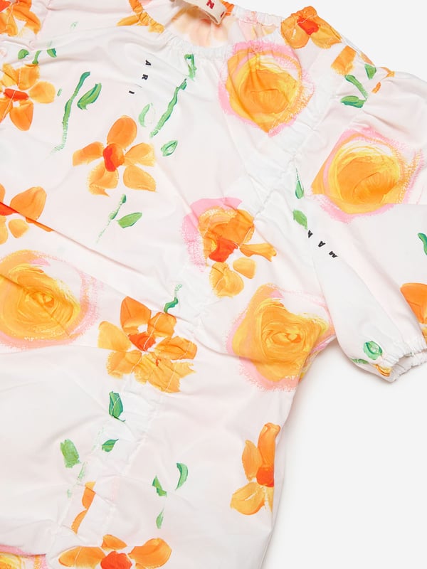 Marni portray dreamy, otherworldly designs in their beautiful handcrafted aesthetics. This girls white poplin dress is a piece to be everlastingly loved. Crafted in high quality cotton with all-over marigold print and orange suns. It showcases balloon sleeves and delicate gathered details.   100% Cotton