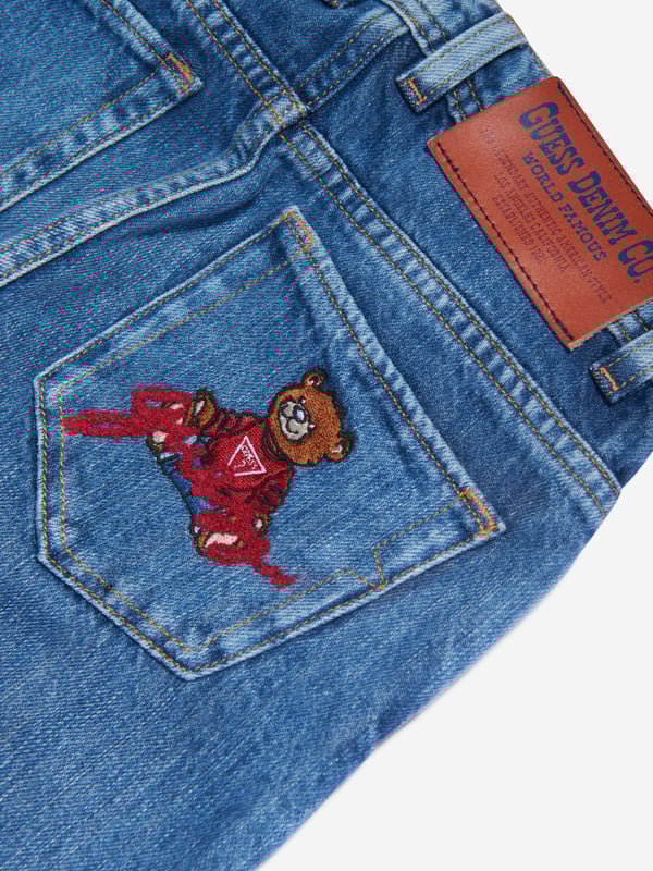 Introducing Guess' Boys Wide Leg Jeans in Blue - the epitome of style and comfort for your boy's ensemble.Key features: Modern Design: Boasting a wide leg design, these jeans fuse contemporary trend with classic style. Superb Comfort: Crafted from superior materials that ensure comfort for everyday wear that doesn't compromise on style.Dynamic Blue: The striking blue shade adds a vibrant touch to any outfit enhancing your boy's fashion-forward image. Guess Quality: As a product of Guess, these jeans assure unrivaled design and quality. Redefine your boy's wardrobe with these Guess wide-leg Jeans in Blue ‚ a must-have addition for the young trendsetter!