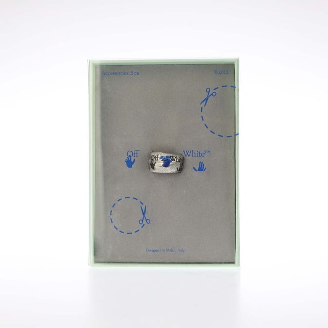 Off White Swimming Logo Ring in silver - black.- Silver-tone ring featuring signature swimming man and Off-White branding.- Presented in branded gift box.- 100% Brass.- Ref: OMOC0420017210