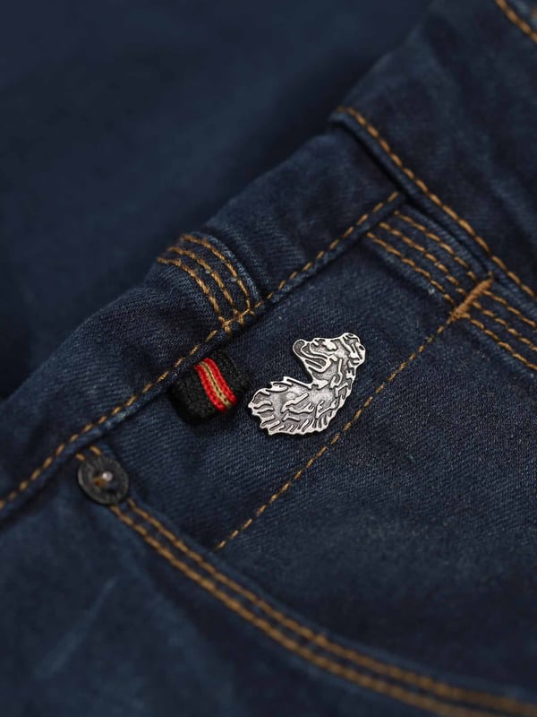 LUKE shows off a cool and contemporary aesthetic with these Edward denim jeans. The back waistband is decorated with a black faux leather patch which is debossed with the brand's iconic lion head and the LUKE EST.1977 text. These jeans are a regular fit, cut from a comfortable stretch-infused cotton denim and are complete with five pockets and a glossy button fastening. Iconic LUKE tri-colour trim tape. Regular fit. Black faux leather patch with the debossed lion logo and LUKE EST.1977 text. Black glossy button fastening. LUKE denim text round rivet featured on the two front main pockets. Metal lion head rivet on the front right pocket. Internal pocket with 'SOMETHING FOR THE WEEKEND SIR?' embroidered on the front.