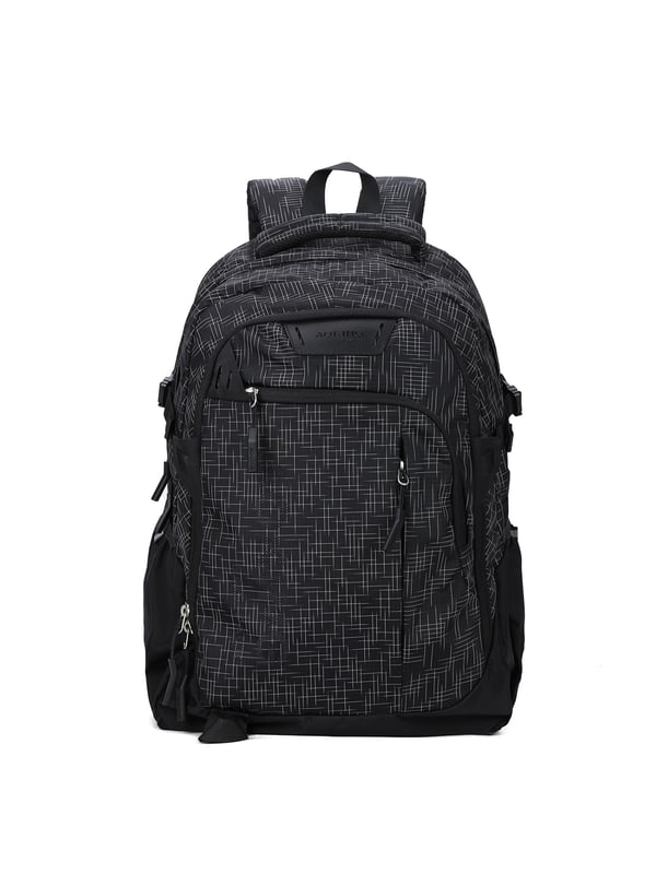 Mochila unisex. El cierre es con cremallera. Los bolsillos internos son bolsillos multifuncionales. Hay tres bolsillos externos con cremallera y dos laterales abiertos. Falta la correa para el hombro. El asa es de tela. Hay un compartimento interno. El material exterior es poliéster. Internamente está forrado en poliéster. Medidas: 49x33x19 cm. Producto de moda