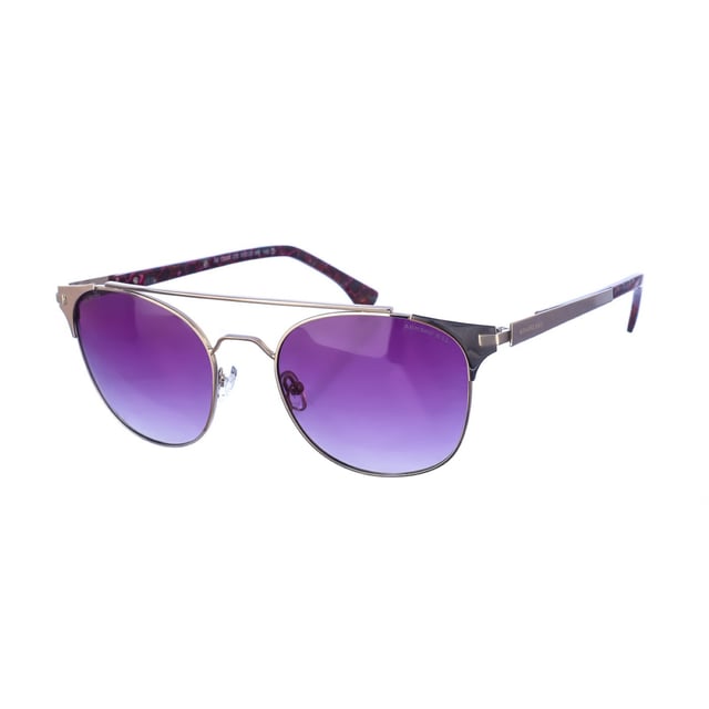 Gafas de sol Armand Basi con montura de metal.
 Color Plateado
 Forma ovalada.
 Lentes de color Violeta degradado
 Patillas metalicas y acabado en acetato.
  Nombre de la marca grabado en la lente.
 Polarizada. 
 Incluye una funda de tela de protección.
Los colores reales del producto pueden variar ligeramente con respecto a los colores que muestra su monitor.
 
 Medidas  Ancho lente: 55 mm. Puente: 20 mm. Patillas: 145 mm.
 
 Limpiar las gafas con agua y jabón (neutro).
 - No utilice paños sucios o abrasivos, que puedan alterar las características de los filtros.
 - Utilice solo accesorios y repuestos originales.