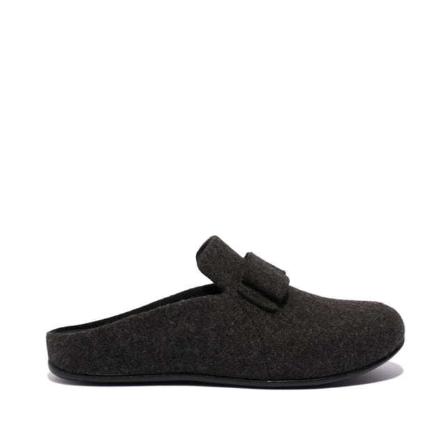 Women's Fit Flop Chrissie II Haus e01 Bow Felt Slippers in Black Womens Fit Flop Chrissie II Haus e01 Bow Felt Slippers in black.- Polyester.- Slip on fastening.- Impact pillows front and back.- Sophisticated loafer-inspired silhouette.- Ergonomically optimised Microwobbleboard midsoles.- Ultra-sleek iQushion™ midsoles.- Rubber sole.- Ref: GN9090