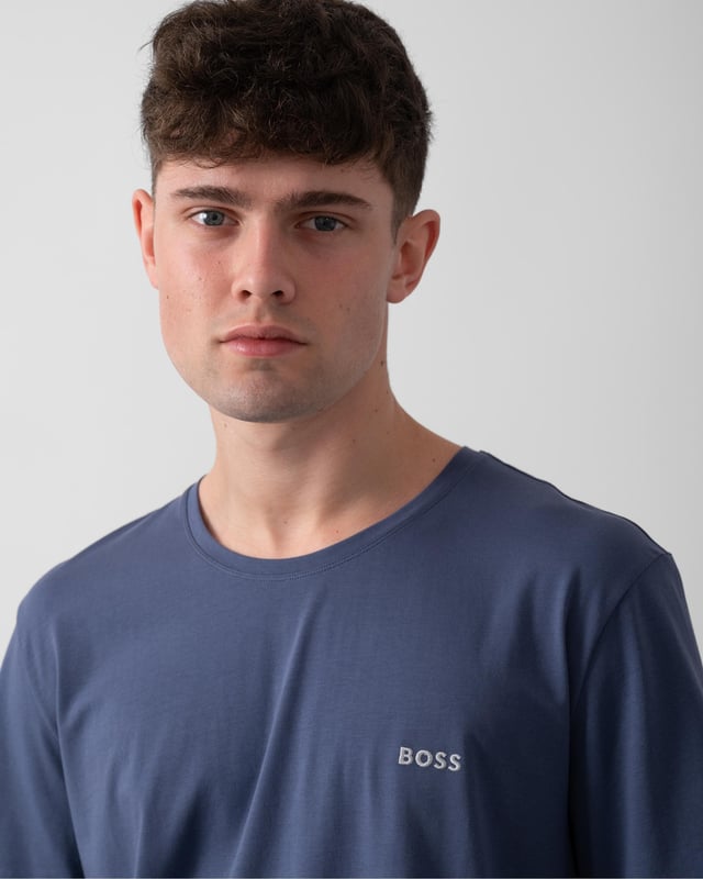 A signature T-shirt by BOSS. Featuring embroidered branding, this top is cut to a regular fit in soft single jersey. This product is partly made with organic cotton.
Regular fitCrew neck
95% Cotton, 5% Elastane
50515312
