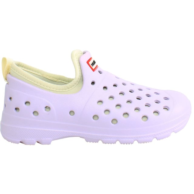 Maak kennis met de Hunter Water Kids Purple Shoes, een perfecte mix van functionaliteit, stijl en levendige kleuren voor jonge ontdekkingsreizigers. Deze schoenen zijn ontworpen om natte omstandigheden te weerstaan terwijl ze kleine voetjes comfortabel houden, en zijn ideaal voor verschillende buitenactiviteiten. Hier zijn de belangrijkste kenmerken:

 Waterbestendig ontwerp:  Deze schoenen zijn gemaakt van waterbestendige materialen en bieden bescherming tegen lichte regen en vochtige omstandigheden, zodat je kind droog blijft tijdens buitenavonturen.

 Comfortabele pasvorm:  Deze schoenen zijn ontworpen met het comfort van kleine voetjes in gedachten en hebben een goede en ondersteunende pasvorm. Het lichtgewicht ontwerp bevordert het bewegingsgemak tijdens het spelen.

 Duurzame constructie:  Gebouwd met Hunter's toewijding aan kwaliteit, zijn deze schoenen duurzaam genoeg om de actieve levensstijl van jonge ontdekkingsreizigers aan te kunnen. Ze zijn bestand tegen de ontberingen van het buitenspelen.

 Gemakkelijk aan en uit: Uitgerust met handige sluitsystemen, zoals klittenband of elastische veters, zijn deze schoenen gemakkelijk door kinderen zelfstandig aan en uit te trekken.

 Veelzijdige stijl:  Of het nu een dagje naar de speeltuin is of een familie-uitje, deze paarse schoenen voegen een vleugje kleur toe aan de outfit van je kind, waardoor ze geschikt zijn voor verschillende gelegenheden.

 Grippy buitenzool:  De stevige buitenzool biedt betrouwbare tractie en zorgt voor stabiliteit op verschillende ondergronden. Deze eigenschap is vooral handig voor actief buitenspelen.

Houd er rekening mee dat de gegeven details een algemene beschrijving zijn gebaseerd op algemene kenmerken van waterbestendige kinderschoenen en dat de werkelijke productdetails kunnen afwijken. Voor nauwkeurige informatie is het aanbevolen om de specifieke productdetails op de officiële Hunter website te bekijken of contact op te nemen met de Hunter klantenservice.