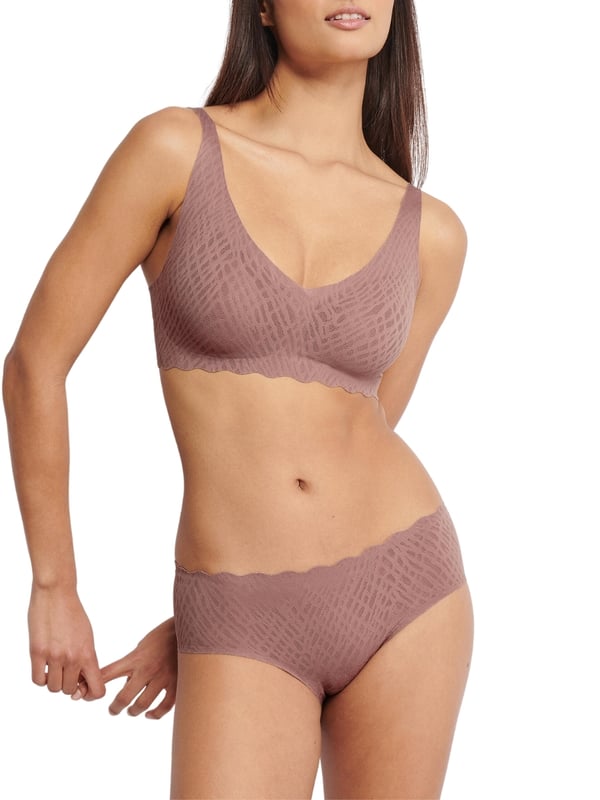 Sloggi ZERO Feel Bliss Soft Bra. Seamless and soft stretch fabric with a geometric mesh overlay. Adjustable straps with V-neckline, removable cup padding and hook & eye closure. Product is made of 76% GRS-certified recycled Polyamide and 24% Elastane and is machine washable.