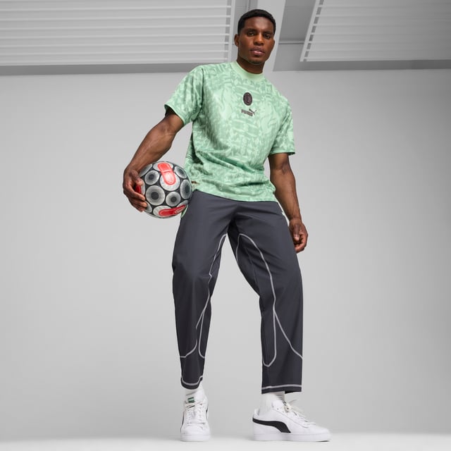 PRODUCT STORY: Inspired by football, designed for life, these track pants move with you. The AC Milan badge on the leg lets you show off your passion for the team, while ripstop material, smooth flatlock stitching and an elasticated waistband provide long-lasting comfort. DETAILS: Slim fit; 239 gsm, Ripstop with flatlock stitching; Medium rise; Elasticated waistband; Official team branding; Official team branding.  Our model is 186 cm tall and is wearing size M UK.