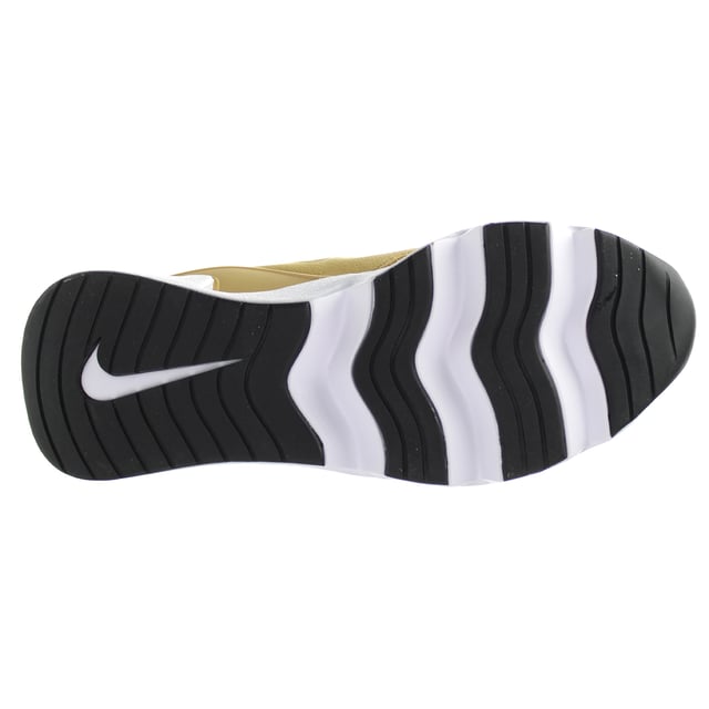 El Nike Ryz 365 es esencialmente el reemplazo de zapatillas grueso para el Tekno. Cuenta con un trabajo de línea audaz en la parte superior, lo que agrega un toque de irreverencia, mientras que las formas geométricas en la entresuela proporcionan una caída del pie acolchado.