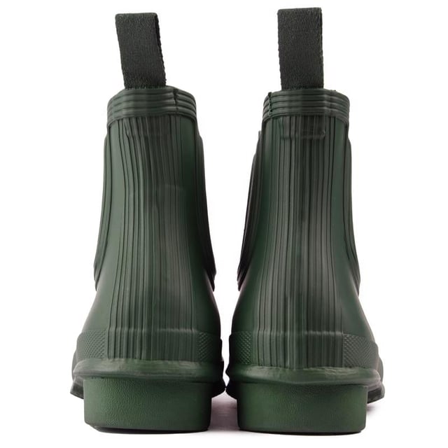 The New And Improved Hunter Original Chelsea Wellington Boot Has An Even More Optimum Fit To Maximise All-day Comfort And Style. Ready For The Changing Seasons In The Countryside As Well As Rainy Days In The City, Each Welly Boot Is Handcrafted From Natural Rubber And Vulcanised For Superior Protection. Retaining The Iconic Silhouette Of A Traditional Chelsea, It Features Elasticated Gussets And Has A Nylon Pull-tab For An Easy On And Off. In A Classic Olive Green Matte With An Eye-catching Logo On The Front, These Waterproof Outdoor Chelseas Are A Wet Weather Wardrobe Essential.