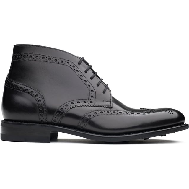 Mens black Loake swallowdale boots, manufactured with leather and a rubber sole. Featuring: leather insock, goodyear welted, rubber sole and brogue detail.