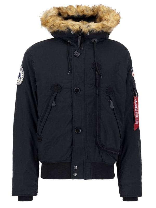 Die Polar Jacket SV ist eine Winterjacke für Herren mit durchgehendem Design, abnehmbarem Kunstpelzkragen, robuster Konstruktion aus Oxford-Nylon und gestickten Aufnähern. Die L-förmige Dokumententasche ist perfekt für die Aufbewahrung wichtiger Dokumente während Ihrer Expedition.