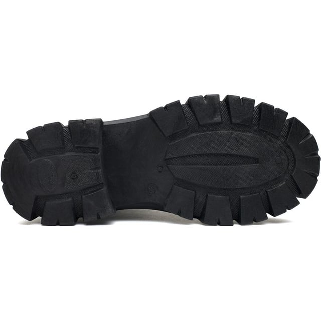 Elegantes, con estilo y resistentes, los botines Jeep Spirit Blaster Lace revolucionarán tu guardarropa. Estas atrevidas botas negras cuentan con un frente con cordones y ojales en tono bronce, un refuerzo elástico en la parte posterior para una comodidad fácil de poner y una presilla en el talón que las hace muy fáciles de poner. Elaboradas con una parte superior duradera y pulida y una suela de goma resistente, seguirán el ritmo de tu estilo de vida en movimiento y llamarán la atención con su estilo militar y de motociclista chic.