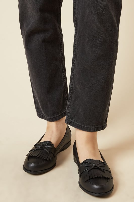 Faux leather loafers with a wide fit for added comfort
Stylish tassel detailing adorns the vamp
Moccasin-inspired stitching adds a touch of flair
Flat heel offers all-day wearability
Versatile design suitable for day-to-night occasions

Effortlessly transition from desk to dinner with these chic wide fit loafers from Dorothy Perkins. The faux leather construction exudes a polished look, while the tassel embellishments and moccasin-inspired stitching lend a touch of playfulness. Pair them with tailored trousers for a sophisticated workwear ensemble, or team them with a flowy dress for a casual yet refined weekend brunch look. With their flat heel, these versatile loafers offer all-day comfort, making them an ideal choice for any occasion.