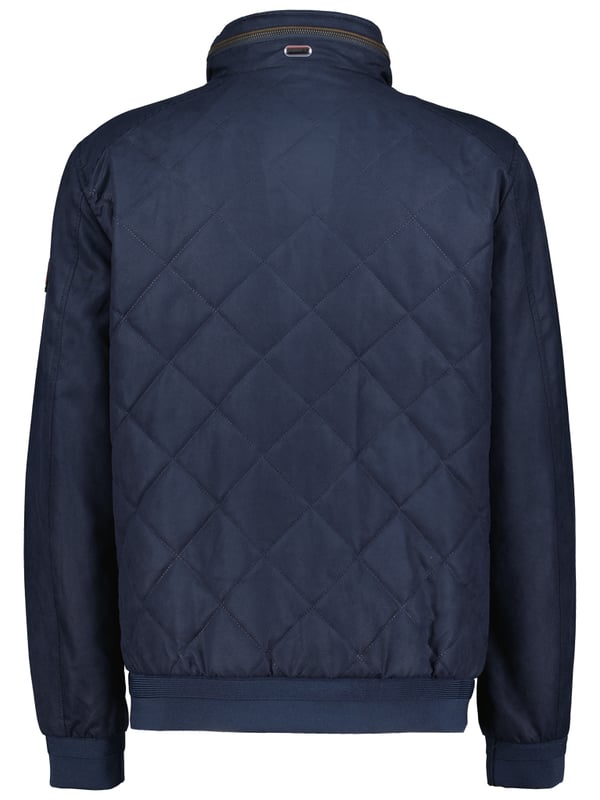 100 % Polyester100 % Polytafetta-Körperfutter100 % Polytafetta-Ärmelfutter- Innenfutter mit einer Innentasche mit Reißverschluss und einer Innentasche mit KnopfverschlussUnser Model ist 181 cm groß und trägt Größe M