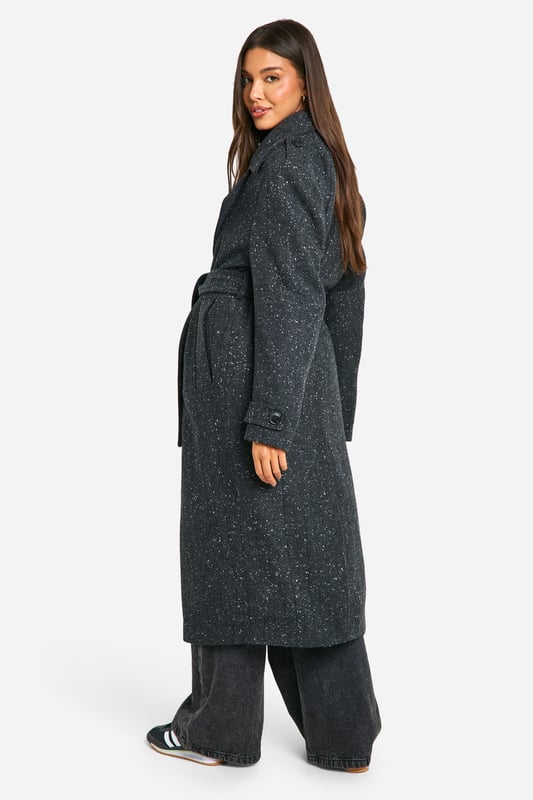 Wrap up in the latest coats and jackets and get out-there with your outerwearBreathe life into your new season layering with the latest coats and jackets from boohoo. Supersize your silhouette in a padded jacket, stick to sporty styling with a bomber, or protect yourself from the elements in a plastic raincoat. For a more luxe layering piece, faux fur coats come in fondant shades and longline duster coats give your look an androgynous edge.