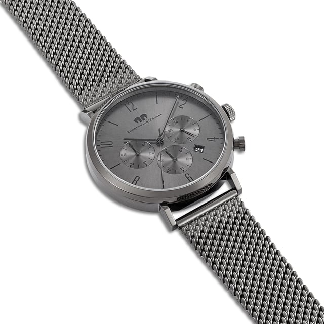 The timepiece from the Rhodenwald & Sons manufacture combines the functionality of classic chronographs with the reserved elegance of a dresswatch. The functions 24-hour display, stopwatch and date are integrated into a harmoniously tone-in-tone dial-a special companion not only in the office, but also in your free time. The watch model convinces with a robust, IP-coated stainless steel housing, slim stickers, totalists in the traditional tricompax arrangement and a reliable quartz train. Special eye-catcher is the filigree mesh look of the Milanaise bracelet made of ion splatted stainless steel.
