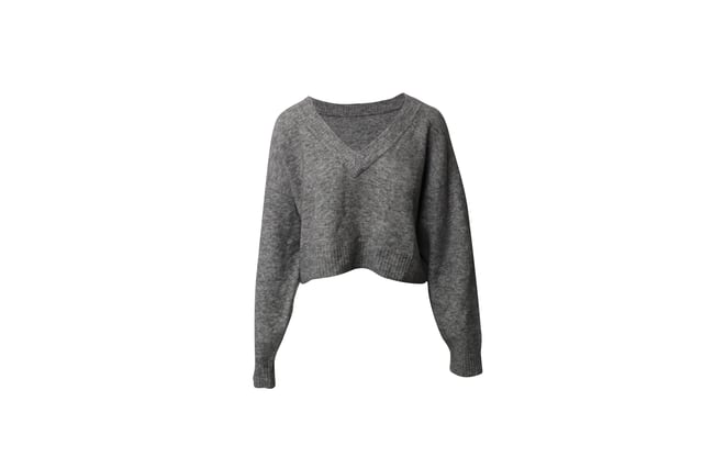 VINTAGE, RRP SOM NY
Byggd på en grund av coola, riktade garderobsbaser, handlar 3.1 Phillip Lim om stark personlig stil. En pionjär inom lyxig amerikansk sportmode, vars iögonfallande Pashli-väska gav honom CFDA-priset för Årets Accessoardesigner, är Phillip Lims designfilosofi centrerad kring en strävan efter tillgänglig, sofistikerad mode.

3.1 Phillip Lim V-ringad Tröja i Grå Polyamid
Färg: grå
Material: Polyamid
Storlek: S
Skick: utmärkt
Tecken på användning: Nej
SKU: 124040
