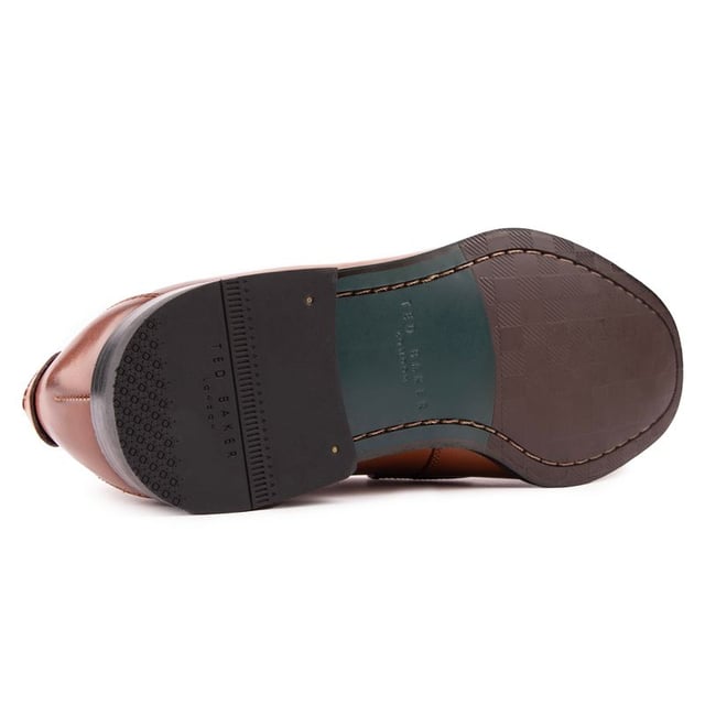 Ted Baker Adlerrs Zapatos Puedes dar lo mejor de ti con facilidad con estos mocasines Adlerrs de Ted Baker. Fabricado en piel suave y lujosa. Estos zapatos se ponen fácilmente para un ajuste cómodo y se usan durante todo el día. Con marca T cosida en el talón. una suela de resina para mayor durabilidad. y puntera almendrada para un look clásico. Estos mocasines ofrecen un aspecto resistente pero moderno.