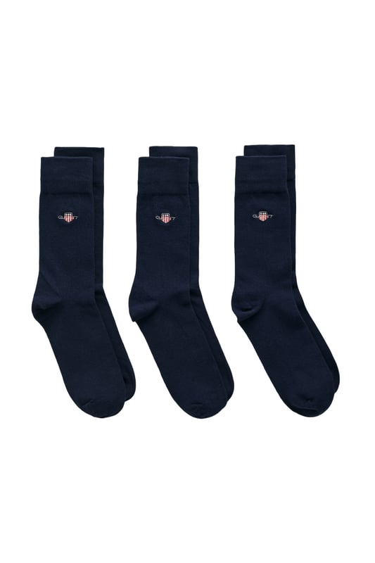 Gant 3 Pack Men's Shield Socks. The perfect everyday socks, designed in classic solid colour with iconic shield logo, to fit seamlessly into any smart wardrobe. Made from a super soft cotton blend, they feature a double welt hem. Key Features  Dress Fit Double welt hem Pack contains 3 pairs