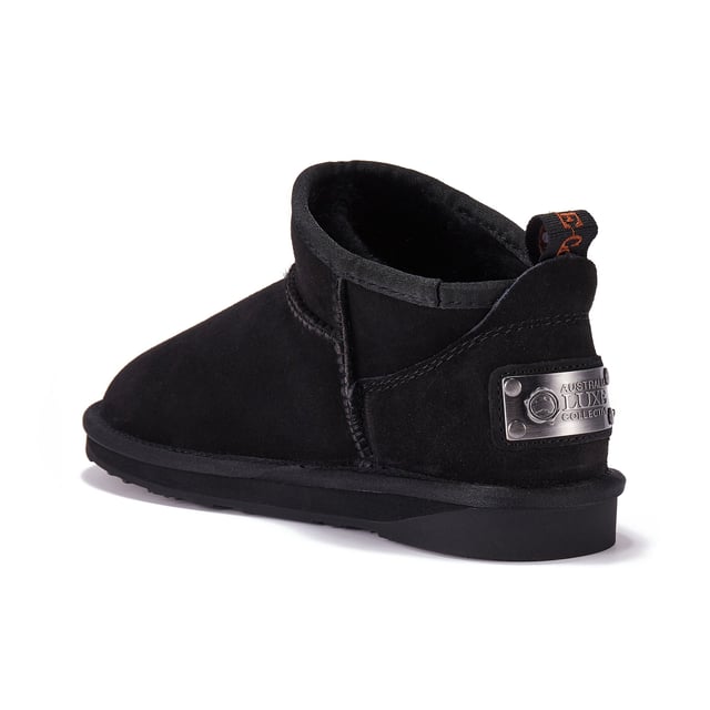 Unser Luxe-Klassiker Cosy im ultrakurzen Rundhalsschnitt, perfekter luxuriöser Komfort für jeden Tag für Ihre Füße.