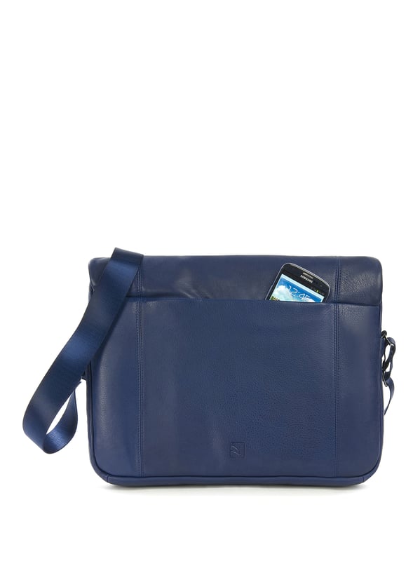 unisex Crossbody tas met magnetische knoopsluiting. twee open binnenzakken. één voorkant met externe zakken met ritssluiting. verstelbaar in lederen schouderband. ontbrekend handvat. een binnencompartiment.  extern materiaal. polyester binnenkant. Afmetingen: 41x30x7 cm. Modeproduct
