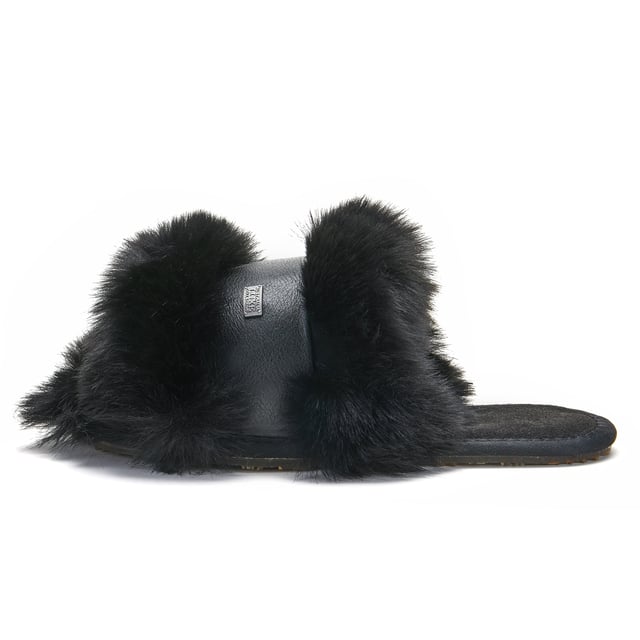 Luxe faux fur/black leather upper
Leather lining
Rubber sole