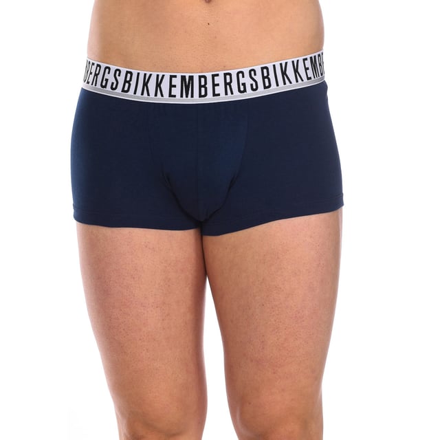 Essential boxer from Bikkembergs.
 Elastic rubber waistband, with the brand's name embroidered on the front.
 Comfortable and breathable fabric.
 Anatomical front, with the ability to hold without squeezing.
 Seams seen in tone.
 Composition: 95% Cotton, 5% Elastane
 Care:
Care:
 -Wash at max temperature. 40ºC.
 -Do not use bleach.
 -Supports dry cleaning.
 -Allows you to use a dryer.
 -Iron at max temperature. 130ºC.