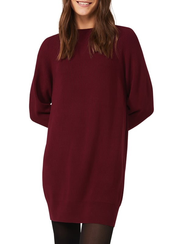An effortless knitted tunic dress designed in an autumnal shade of port. Featuring a high neckline long sleeves and relaxed silhouette this flattering style looks great with skinny jeans and boots.