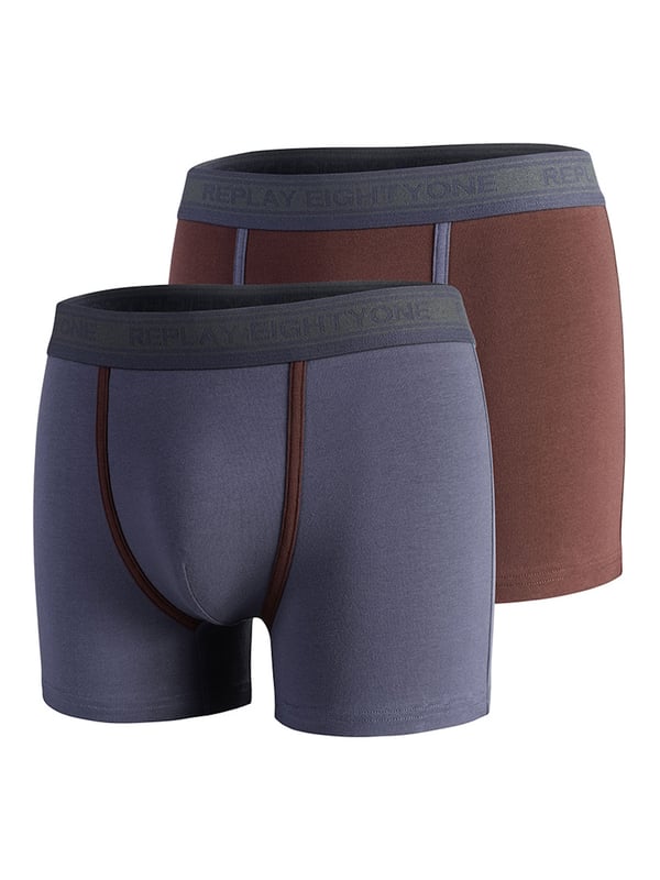 Deze boxershorts voor heren zijn comfortabel en nauwsluitend. Ze hebben een comfortabele snit en bieden optimale ondersteuning. Ze zijn gemaakt van hoogwaardige materialen en hebben een hoog draagcomfort. De contrastkleurige naden aan de voorkant zijn een visueel hoogtepunt. De geweven labelbelettering siert de elastische tailleband rondom. De set bestaat uit twee zwembroeken.