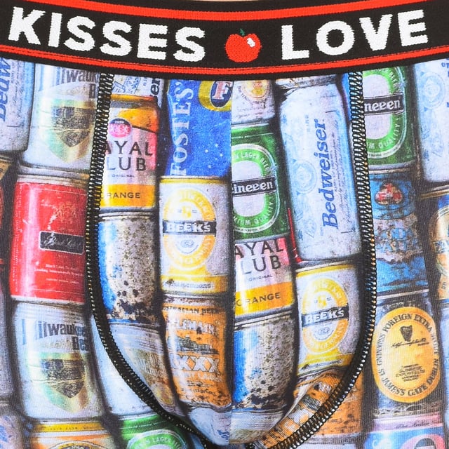 Boxer Kisses&Love
Color Multicolor
Cinturilla de goma elástica con el nombre de la marca bordado consecutivamente.
Diseño de latas de cerveza.
Tejido transpirable.
Frontal anatómico con capacidad de sujetar sin apretar.
Costuras vistas a tono.

Composición:
95% Algodón. -5% Elastano.

Cuidados:
- Lavar a temperatura máx. 30º.
- No usar lejía.
- No usar secadora.
- No planchar.
- No lavar en seco.