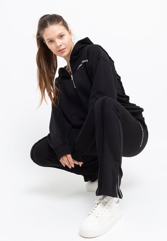 Tom Barron Dames trainingspak met kwart rits en logo in oversize