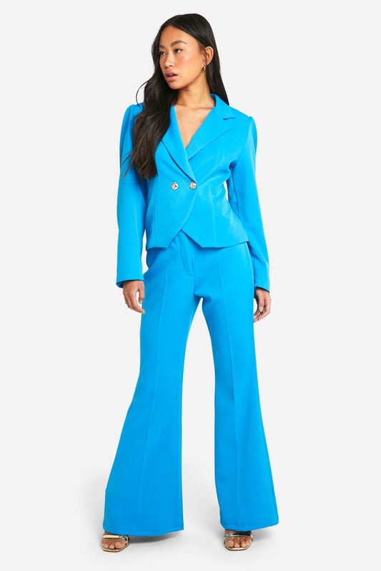 Structured woven crepe fabric for a polished look
        Slim fit design accentuates the silhouette
        Notched lapel collar adds a classic touch
        Double-breasted front with statement buttons
        Long sleeves for versatile styling options
    
    Make a bold statement with this eye-catching structured blazer from Boohoo. Perfect for the fashion-forward woman who loves to stand out, this piece combines sleek design with vibrant flair. The slim fit hugs your curves in all the right places, while the woven crepe fabric offers a luxurious texture that's sure to turn heads. Whether you're heading for a night out or looking to add some pizzazz to your office attire, this blazer has got you covered. Style it with the matching wide-leg trousers and strappy heels for a show-stopping ensemble that's ready for any social occasion. For a more casual look, pair it with your favourite jeans and trainers. The versatility of this blazer makes it a must-have addition to your wardrobe, perfect for those who love to mix and match their style.