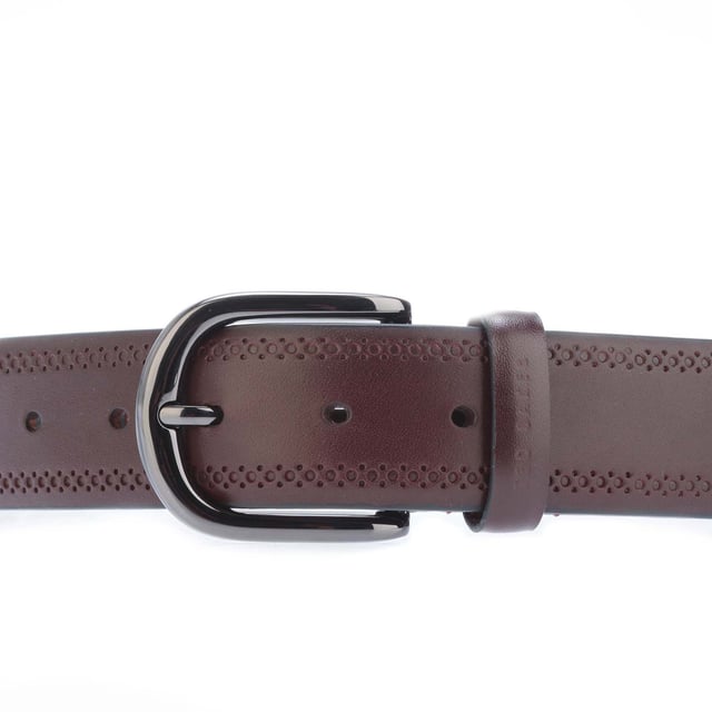 Ted Baker Picolt Broguing Leather Belt .- Adjustable after heavy lunches.- Polished metal buckle.- Ted Baker branded.- Brogue detailing.- 100% Bovine leather.- Ref: 268627RED.