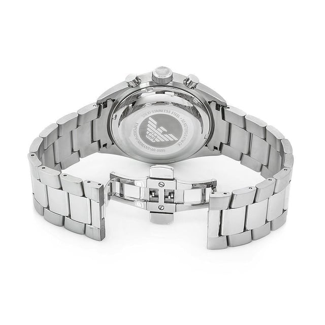 EAN 5052210267228- AR0585. Diese Herrenuhr von Emporio Armani verfügt über eine Datumsfunktion, einen Chronographen, ein 24-Stunden-Zifferblatt und Stabindexe. Das Edelstahlarmband wird mit einer verdeckten Schließe geschlossen.