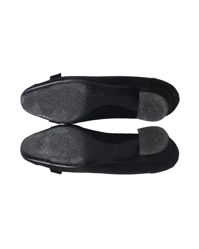 VINTAGE, RRP AS NEW
This pair of Bottega Veneta pumps is the perfect choice for a night out. They're crafted from black suede and feature a buckle-toed front, square toes, and block heels. Finished with intrecciato detail, these pair make an ideal addition to your shoe collection.
Bottega Veneta Buckle-Toe 45mm Pumps in Black Suede
Condition: good
Color: black
Material: Suede
Size: EU41
Sign of wear: wear on soles and suede
SKU: 268452