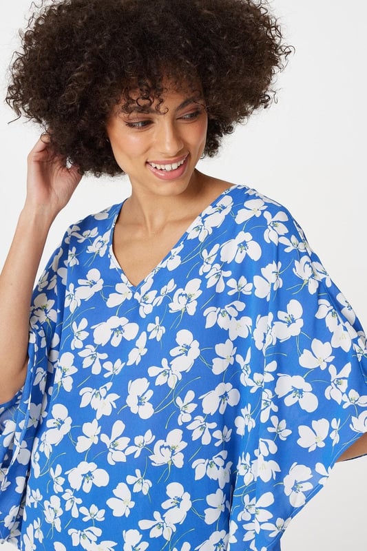 Every warm weather wardrobe needs a versatile floral print like this relaxed fit blouse. It has a V-neck, 1/2 length flared batwing sleeves, a relaxed fit and a hip length hem. Pair with your favourite sandals or flats for a stylish off-duty look.