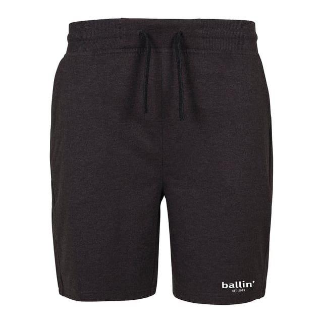 Heren joggingshort van het merk Ballin Est. 2013. De joggingshort van Ballin Est. 2013 is gemaakt van hoogwaardig katoen, polyester en elastaan, en heeft een normale pasvorm. Het zachte katoen zorgt voor een heerlijk draagcomfort.  Modelnaam: Small Logo Jogging ShortCategorie: heren joggingshortMaterialen: katoen, polyester, elastaanKleur: charcoal grijs