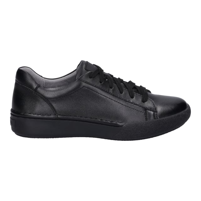 Mit dem Claire 01 präsentiert JOSEF SEIBEL einen Sneaker, der Eleganz und Bequemlichkeit in einem bietet. Gefertigt aus hochwertigem Nappa-Kalbsleder in schlichtem black-black, vereint dieser Damenschuh modernen Komfort mit Perfektion in Passform und Funktion. Dank der herausnehmbaren Innensohle ist er auch für individuelle orthopädische Fußbetten geeignet, was den Tragekomfort zusätzlich erhöht. Die Sohle aus TR und Gummi garantiert Rutschfestigkeit und Strapazierfähigkeit, ideal für den Alltag. Die Strobel-Machart, eine traditionelle Verbindungsart, fördert die Stabilität und macht den Schuh langlebig. Ob für Freizeitaktivitäten oder als Teil des Streetwear-Outfits im Frühling und Herbst, der Claire 01 ist ein vielseitiger Begleiter. JOSEF SEIBEL setzt auf Slow Fashion, um einen nachhaltigen Fußabdruck zu hinterlassen. Ein Schuh, der nicht nur durch seine Optik, sondern auch durch seine durchdachte Fertigung überzeugt.