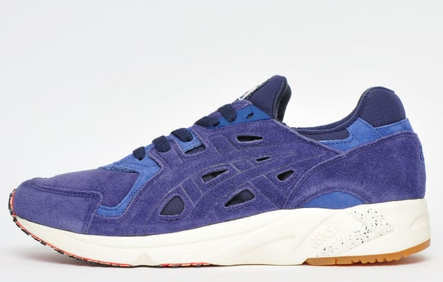 <p class='MsoNormal'>These Asics Gel DS Trainer OG shoes take inspiration from a lightweight running shoe from '95, updated with a vintage style upper in suede leather with the signature Asics stripes embossed in the sidewall</p><p class='MsoNormal'>The bi-density DuoMax foam in the midsole provides reliable cushioning with every step combined with super comfy, slip-in design offering a barefoot feel whilst reducing irritation. Finished with the DuoSole outsole system for enhanced grip and traction on various surfaces</p><p class='MsoNormal'>Premium suede leather upper</p><p class='MsoNormal'>Textile Tongue</p><p class='MsoNormal'>Bi-density DuoMax foam midsole</p><p class='MsoNormal'>DuoSole outsole system</p><p class='MsoNormal'>Original on-trend vintage design</p><p class='MsoNormal'>Padded heel collar</p> <p class='MsoNormal'>Asics branding throughout</p>