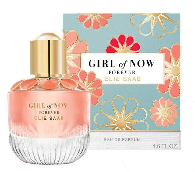 The cheerful spirit of the GIRL OF NOW in a fragrance The Girl Gang is back for a new colorful & joyful adventure infused with good vibes for a delicious fruity addiction : GIRL OF NOW FOREVER. As the notes infuse, a new story begins: fresher, more colorful, and more fun! Its bold optimism merges thanks to intertwining Lemon Zest and Raspberry notes. Its elegant and joyful femininity is expressed by the Rosa Cassia, the new and unique Rose-Blackcurrant co-distillate, unprecedented in perfumery and infinitely desirable. Its unforgettable Patchouli trail nestles within sensual Cashmeran and Vanilla. More than a fragrance, it’s an ode to youth, to friendship, to life! For this new variation, the original elegant bottle has been adorned with a new Coral flower design at its neck that pairs beautifully with the colour of the juice. More pop, more fun, but just as couture! Its box features the signature enamel bluebut with new nuances in a whirlwind of flowers that combine Coral Azalea,