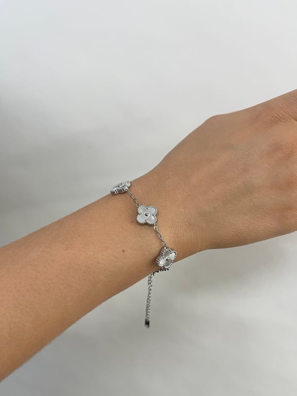 A charming and elegant bracelet featuring delicate clover motifs crafted in radiant gold. This timeless piece symbolises luck and beauty, making it a perfect accessory for any occasion or a thoughtful gift for someone special.
Stainless steel. Silver plated
17cm + 5cm
