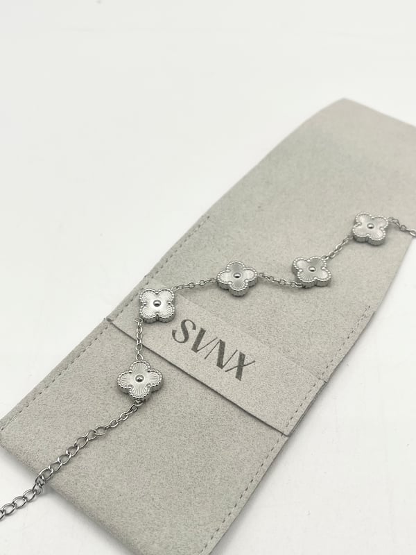 A charming and elegant bracelet featuring delicate clover motifs crafted in radiant gold. This timeless piece symbolises luck and beauty, making it a perfect accessory for any occasion or a thoughtful gift for someone special.
Stainless steel. Silver plated
17cm + 5cm
